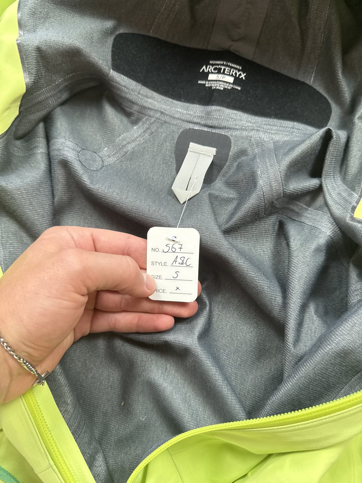 Arc'teryx Sentinel Hardshell Jacke Grün Gr. S Damen