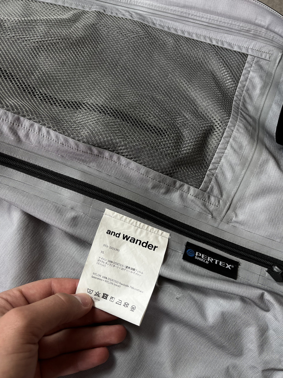And Wander Pertex Shield Regenjacke Schwarz Gr. XL