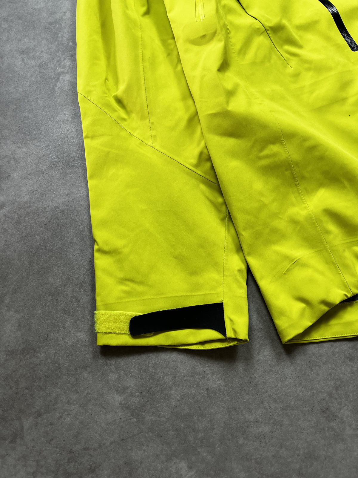 Arc'teryx Alpha SV Hardshell Jacke Gelb Gr. XL