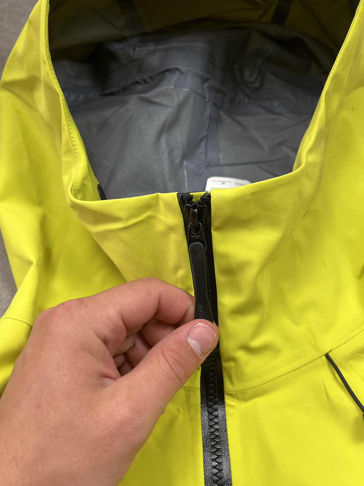 Arc'teryx Alpha SV Hardshell Jacke Gelb Gr. XL