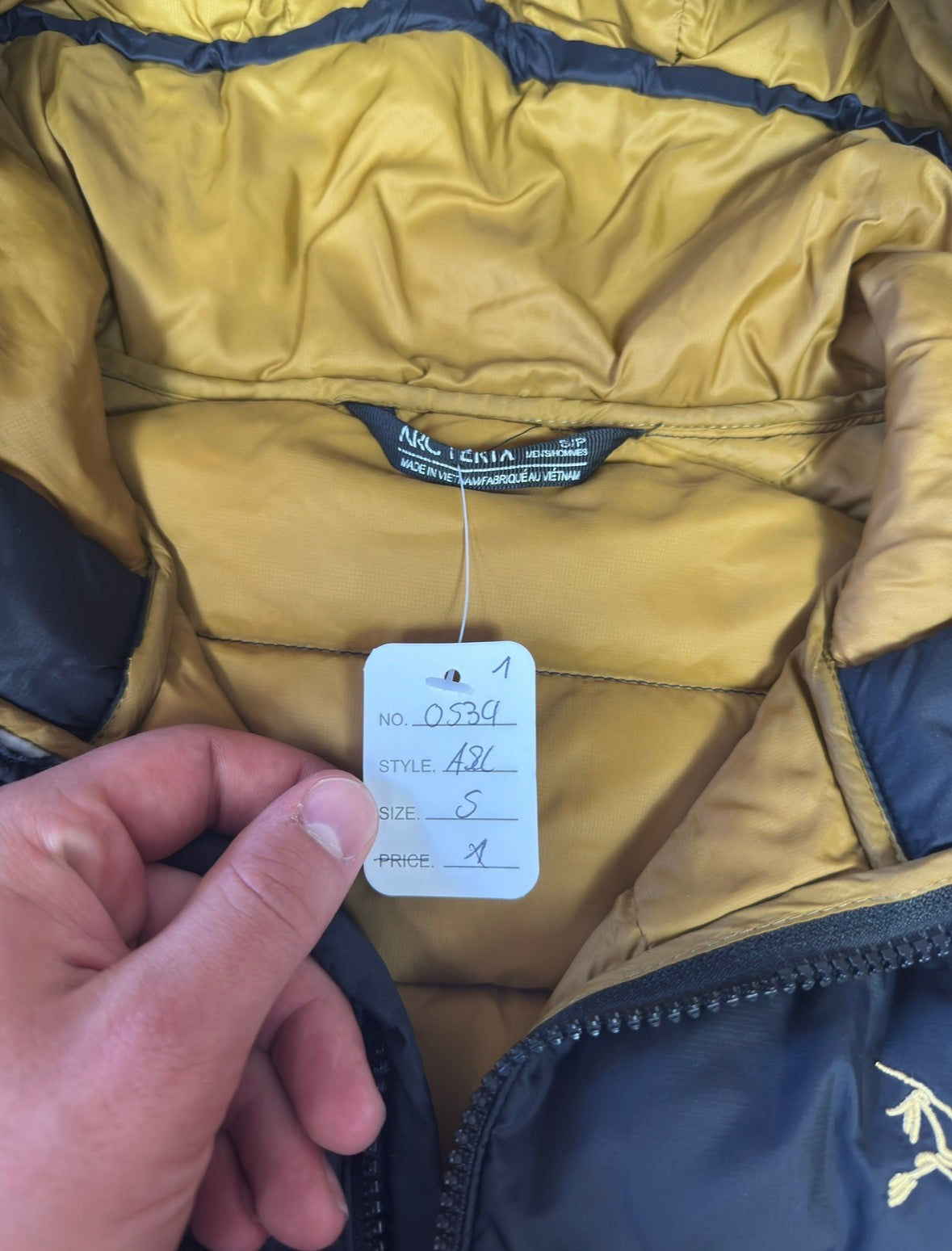 Arcteryx Daunenjacke Schwarz Gr. S - Schwarz - S
